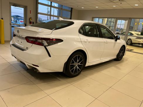 Used 2023 Toyota Camry SE image 6