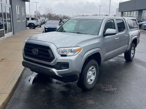 Used 2022 Toyota Tacoma SR image 2