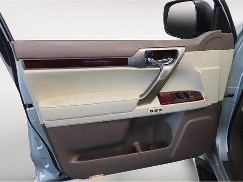 Used 2016 Lexus GX 460 image 5