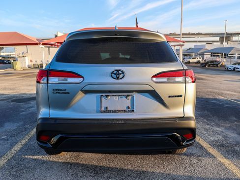 Used 2024 Toyota Corolla Cross AWD Hybrid image 9