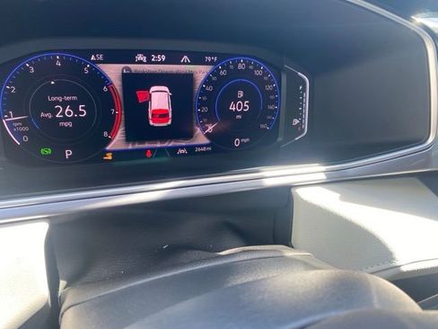 Used 2025 Volkswagen Taos SEL image 13