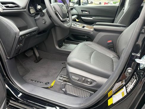 New 2026 Toyota Sienna Platinum AWD/4WD image 9