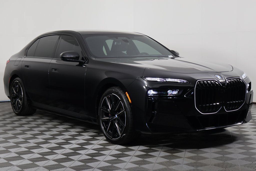 Used 2024 BMW 760i xDrive w/ Executive Package AWD/4WD image 3