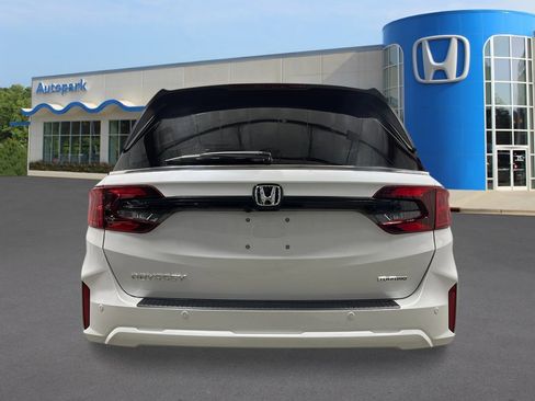 New 2026 Honda Odyssey Touring image 4