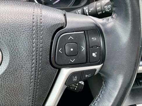 Used 2018 Toyota Highlander XLE FWD image 23