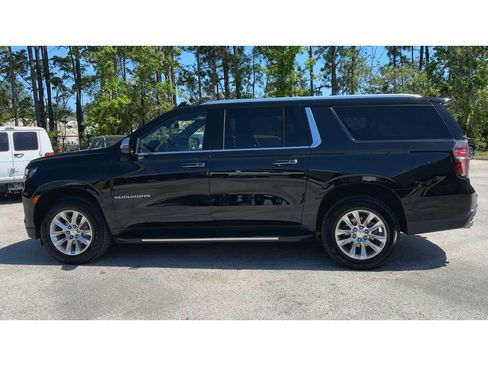 Certified 2024 Chevrolet Suburban Premier RWD image 6