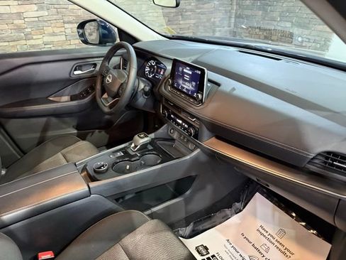 Certified 2025 Nissan Rogue SV image 27