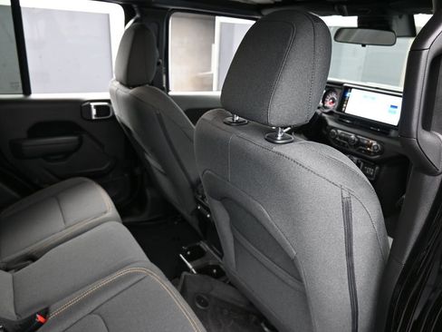 Used 2024 Jeep Gladiator Sport image 44