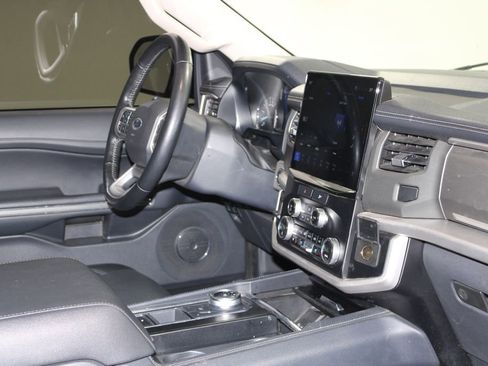 Used 2023 Ford Expedition XLT image 32