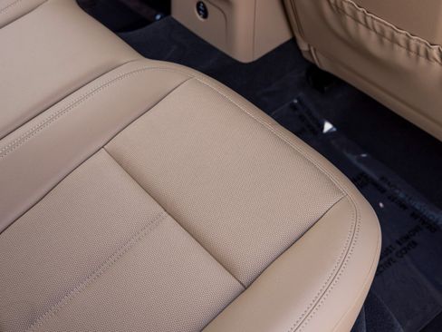 Certified 2025 Porsche Macan image 45