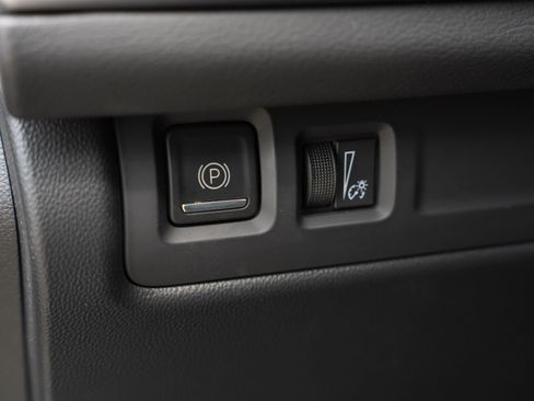 Certified 2025 Cadillac XT4 Premium Luxury image 17