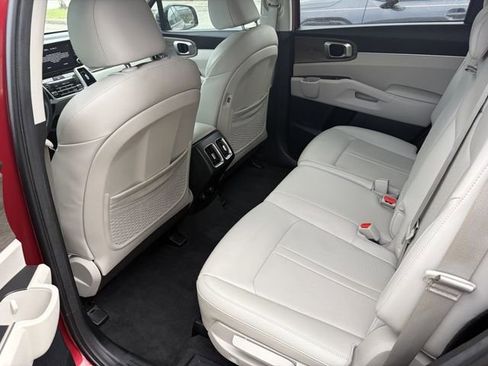 Used 2023 Kia Sorento S image 10