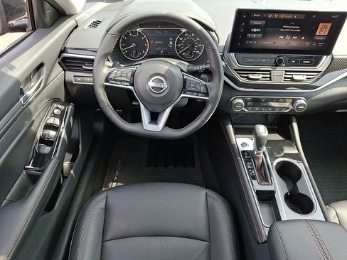 Certified 2025 Nissan Altima 2.5 SR w/ SR Premium Package image 11