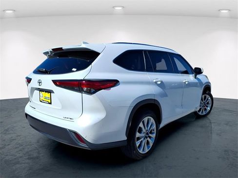 Used 2023 Toyota Highlander Limited image 23