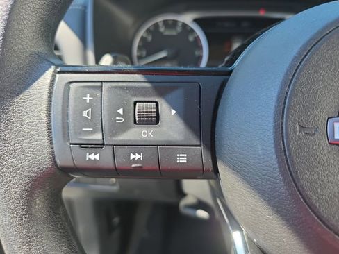 Used 2023 Nissan Rogue SV image 17
