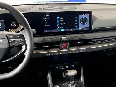 Used 2025 Kia K4 LXS image 5