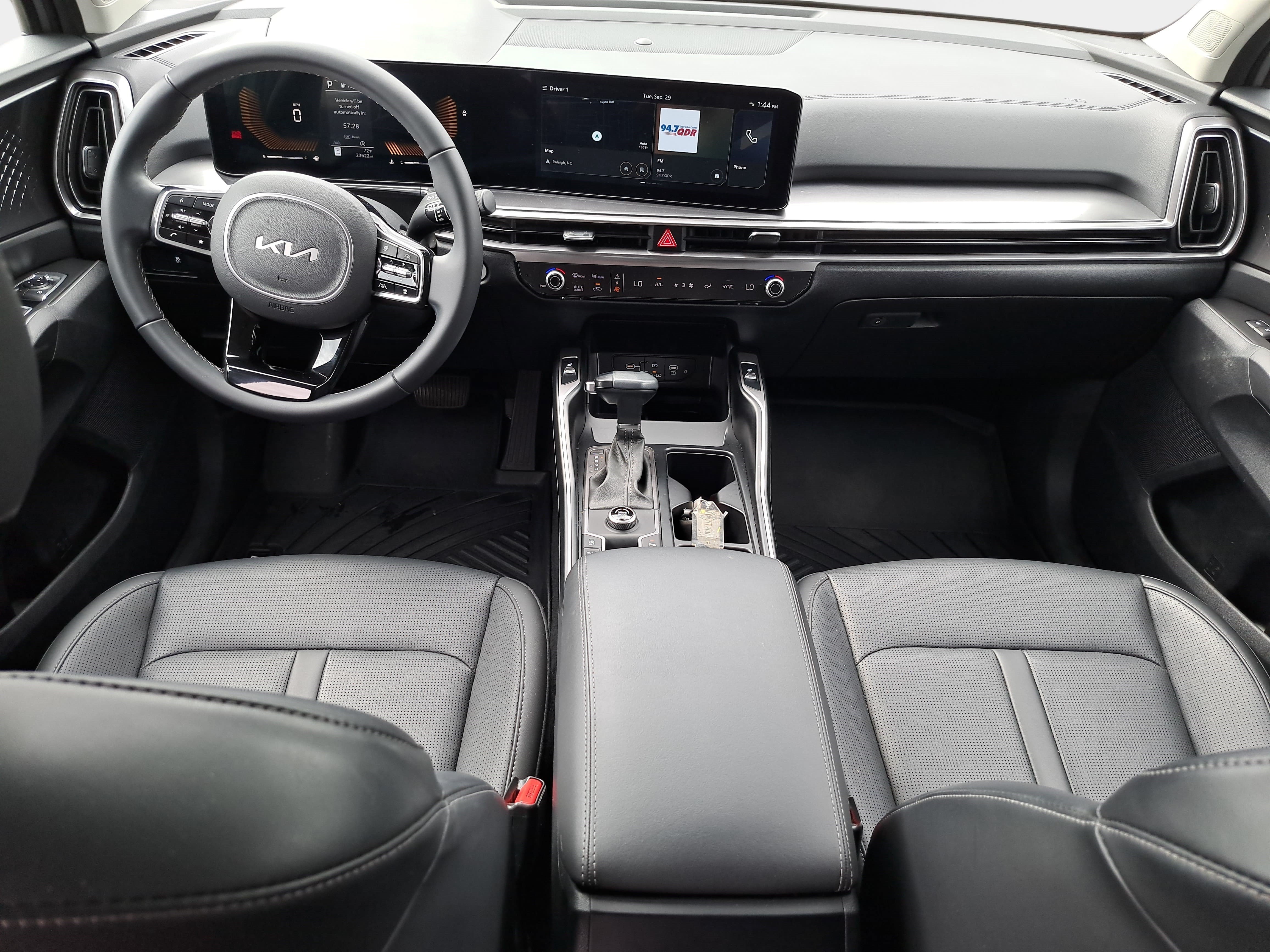 Used 2025 Kia Sorento S w/ Panoramic Sunroof Package FWD image 9