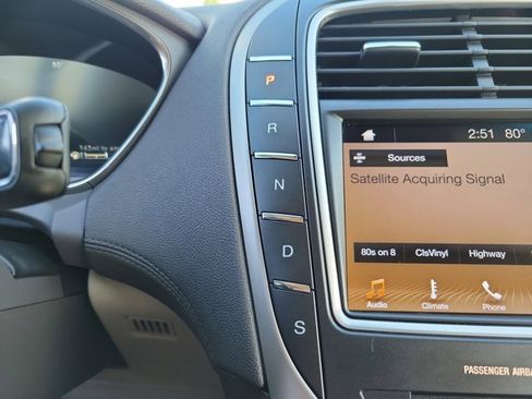 Used 2019 Lincoln Nautilus Select image 29