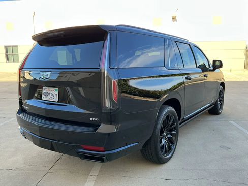 Used 2023 Cadillac Escalade ESV Sport Platinum AWD/4WD image 5
