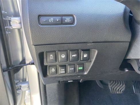 Certified 2020 Nissan Rogue SV w/ Sun & Sound Touring Package image 17