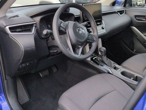 Certified 2025 Toyota Corolla Cross LE FWD image 9