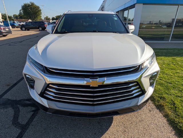 Used 2024 Chevrolet Blazer Premier w/ Enhanced Convenience Package FWD image 3
