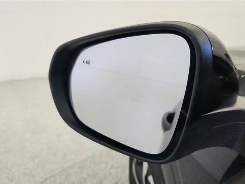 Used 2024 Chevrolet Trax RS w/ Sunroof Package FWD image 25