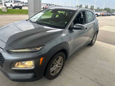 Used 2021 Hyundai Kona SE FWD image 2