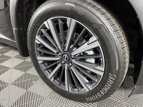 New 2026 Nissan Pathfinder Platinum FWD image 15