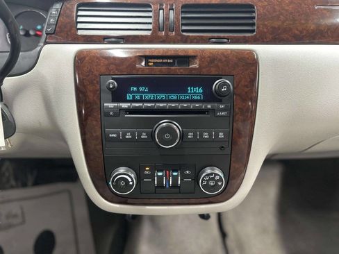 Used 2010 Chevrolet Impala LT w/ Convenience Package image 22