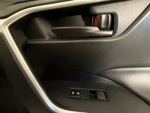 Used 2019 Toyota RAV4 LE image 32
