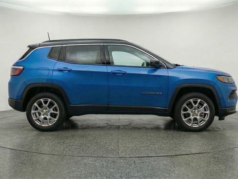 Used 2025 Jeep Compass Limited image 11