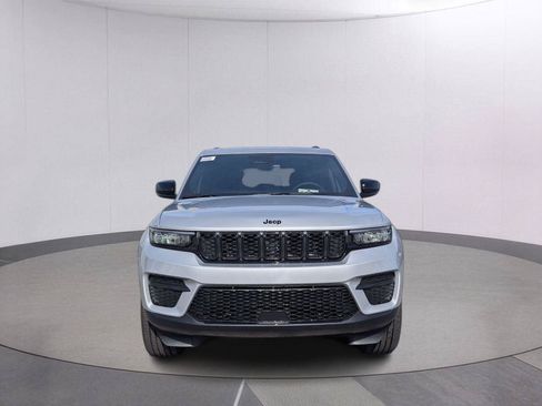 New 2025 Jeep Grand Cherokee Altitude RWD image 8