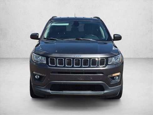 Used 2019 Jeep Compass Latitude w/ Popular Equipment Group FWD image 2