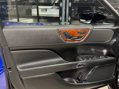 Used 2020 Lincoln Continental Sedan 4D image 23