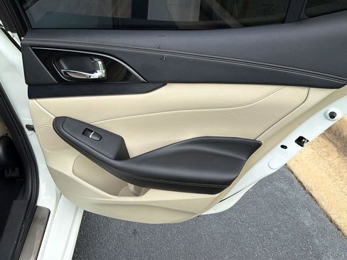Used 2023 Nissan Maxima Platinum w/ Sport Mat Group FWD image 16