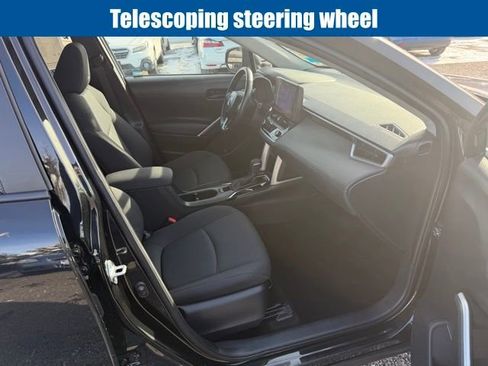 Used 2023 Toyota Corolla Cross LE w/ Moonroof Package image 13