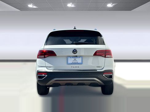 Used 2024 Volkswagen Taos SE w/ Black Wheel Plus Package AWD/4WD image 9