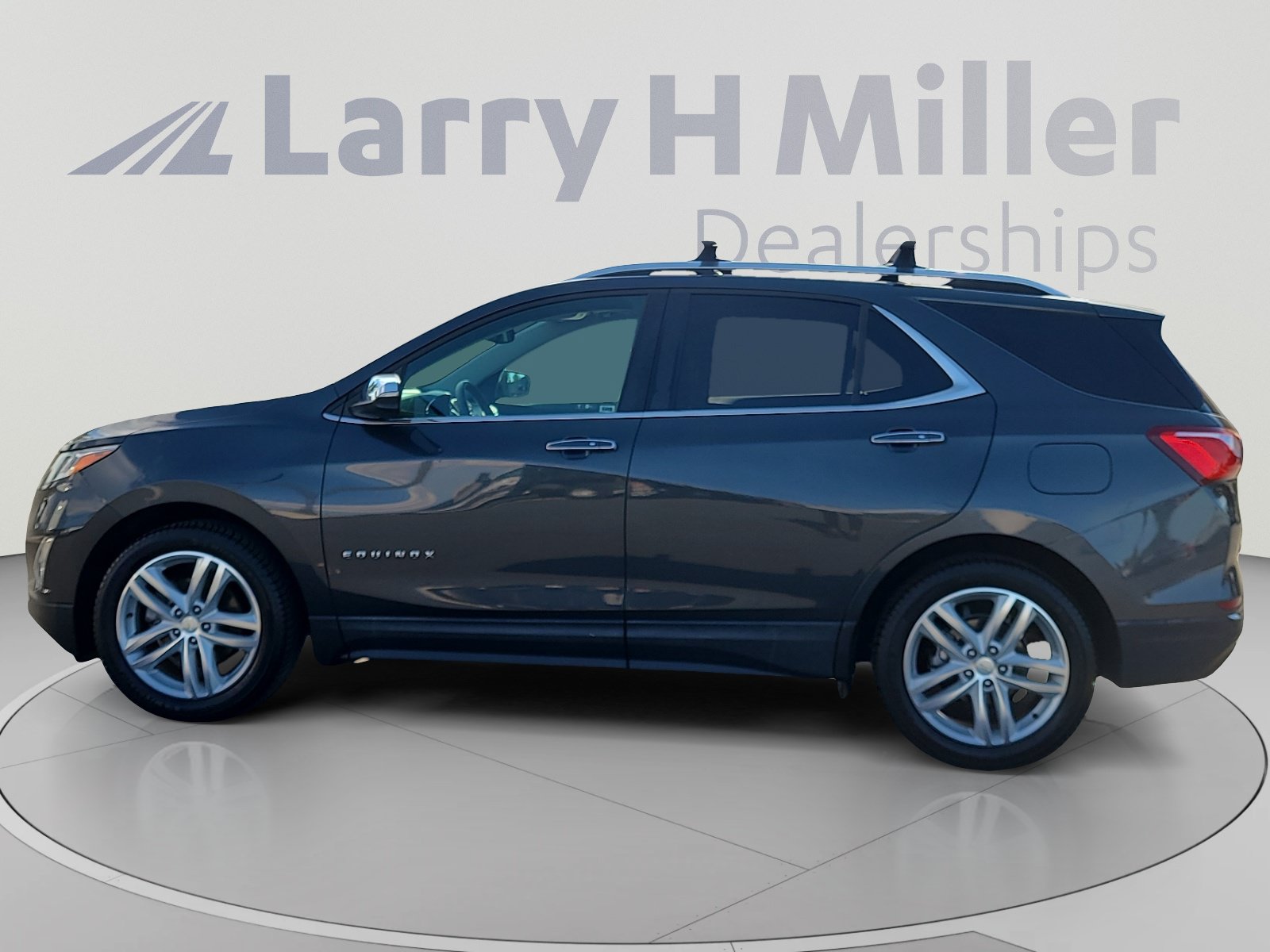 Used 2018 Chevrolet Equinox Premier FWD image 2