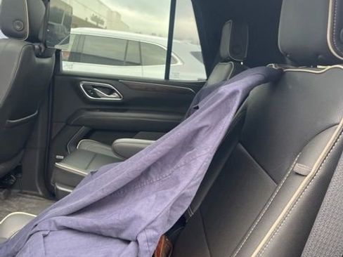 Used 2021 Chevrolet Tahoe Premier w/ Premium Package image 17