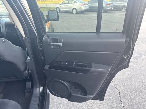 Used 2017 Jeep Patriot Sport w/ Power Value Group image 16