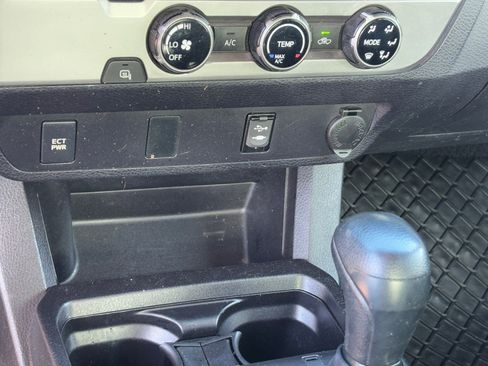 Used 2016 Toyota Tacoma SR image 24