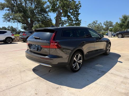 Certified 2025 Volvo V60 B5 Cross Country Plus AWD/4WD image 6