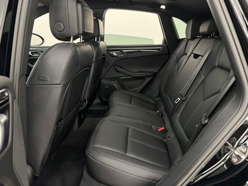Certified 2025 Porsche Macan AWD/4WD image 23