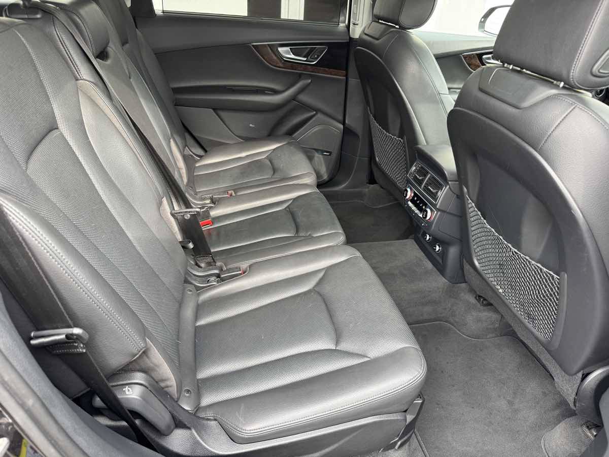 Used 2018 Audi Q7 3.0T Prestige w/ Prestige Package AWD/4WD image 18