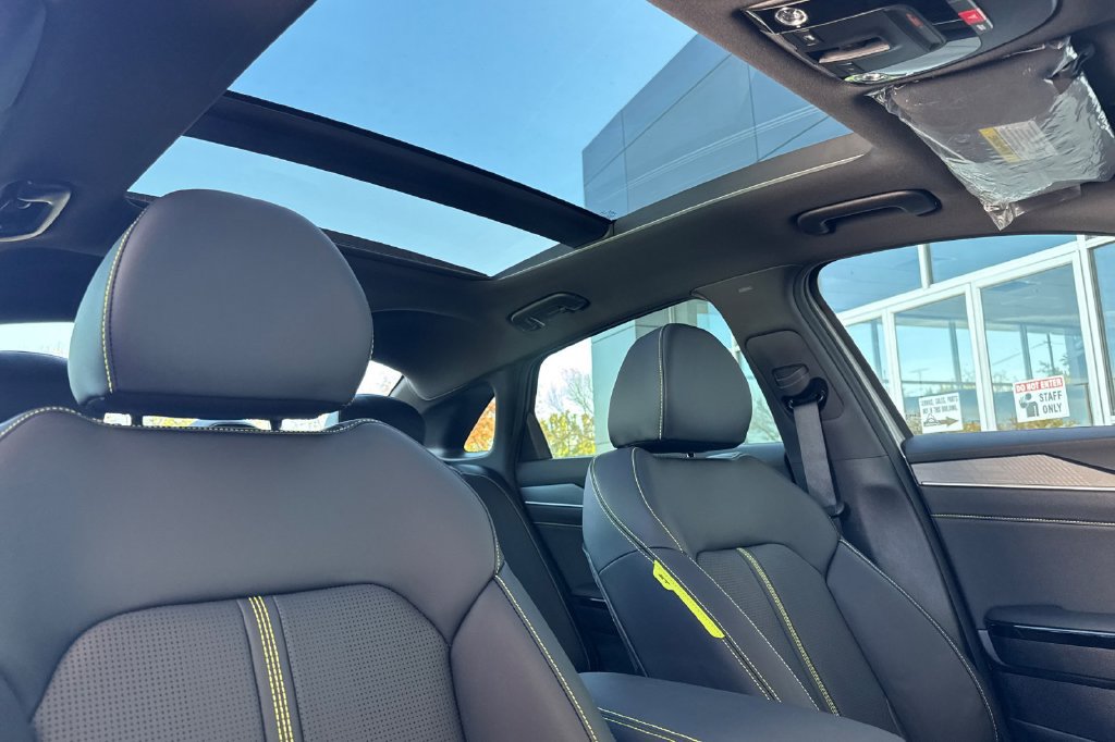 New 2027 Kia K5 GT FWD image 17