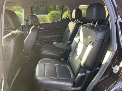 Used 2020 GMC Acadia SLT AWD/4WD image 12