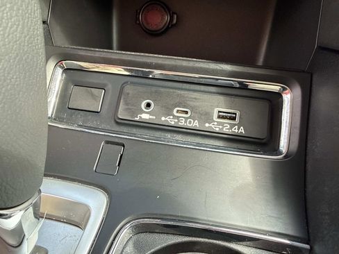 Used 2025 Subaru Ascent Premium w/ Premium Package image 31