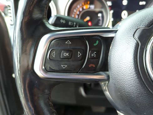 Used 2018 Jeep Wrangler Unlimited Sahara AWD/4WD image 11