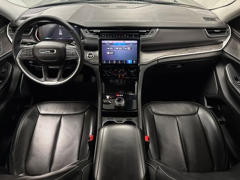 Used 2023 Jeep Grand Cherokee Limited w/ Luxury Tech Group II image 31